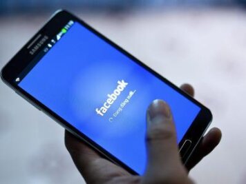 Facebook ermöglicht Sicherheitscheck während Terrorserie in Paris - 