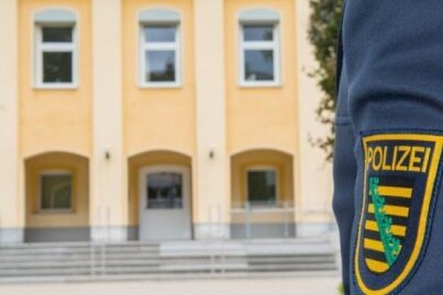 Fachschule Schneeberg: Beleidigte Polizeianwärter Mitschüler rassistisch? - Auf dem Gelände der ehemaligen Jägerkaserne ist seit 2015 Sachsens modernste Polizeischule entstanden.