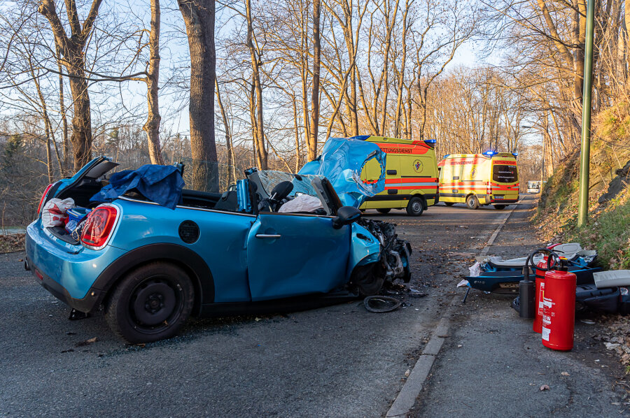 Fahranfängerin und Mutter bei Unfall schwer verletzt - Bei einem Verkehrsunfall auf der Alten Rodewischer Straße in Auerbach sind am Donnerstagnachmittag zwei Menschen verletzt worden.