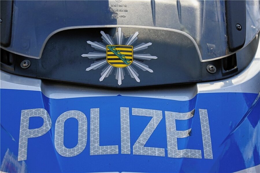 Fahrerflucht in Seifersbach: Fahrer touchierte Stoßstange und fuhr weiter - Nach einem nächtlichen Unfall in Seifersbach bei Rossau sucht die Polizei nach Zeugen. 
