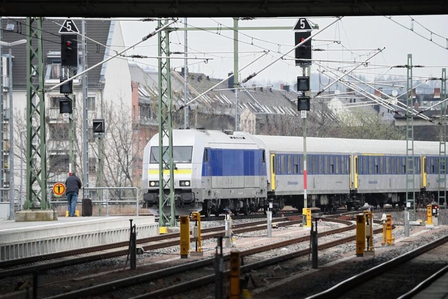 Fahrgäste bedient: Zugausfall zwischen Leipzig und Chemnitz - Bei den Zügen der Mitteldeutschen Regiobahn (MRB) zwischen Leipzig und Chemnitz gibt es Probleme.