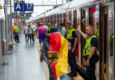 Fahrgastverband: EM zeigt Schwächen der Bahn überdeutlich - Die Versprechungen der Deutschen Bahn vor der EM seien "mehr als optimistisch" gewesen, kritisiert der Fahrgastverband Pro Bahn.