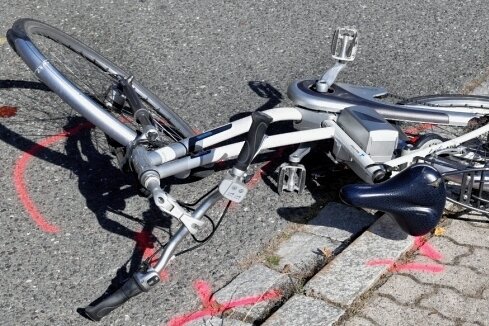 Fahrradfahrerin schwer verletzt - Das E-Bike der Frau. 