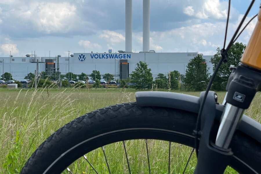 Fahrradleasing: VW in Zwickau will Mitarbeitern das Radeln schmackhaft machen - Mit dem Rad ins Werk? Dank Leasing denken einige VW-Mitarbeiter mit überschaubarem Arbeitsweg vielleicht jetzt darüber nach.