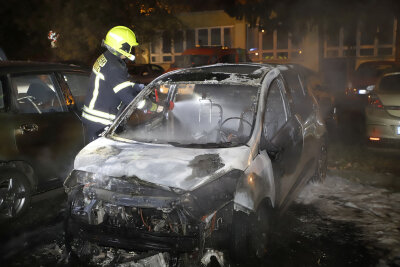 Fahrzeug in Chemnitz Markersdorf ausgebrannt - 