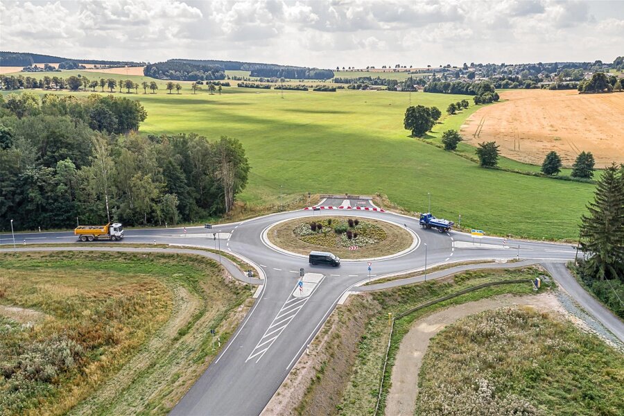Falkenstein: Neubau der Staatsstraße 303 beginnt nächste Woche - Der Kreisverkehr bei Siebenhitz: Nächste Woche soll der Bau der neuen S 303 Richtung Neustadt beginnen.
