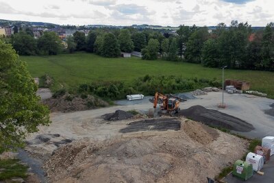 Falkenstein: Neues Wohngebiet könnte ab 2024 entstehen - Teil des Bebauungsgebietes "Am Stadtpark" ist ein ehemaliger Parkplatz, der momentan zur Lagerung von Baumaterial genutzt wird. 