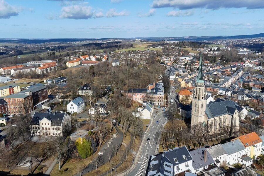 Blick von Falkensteins Innenstadt in Richtung Ellefeld, Auerbach und Rodewisch: Die Göltzschtalstadt ist seit 100 Jahren eine Vision. 