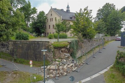 Falkensteiner Schlossmauer: Geld reicht nur für Reparatur - Die eingestürzte Ecke der Schlossmauer in Falkenstein. 