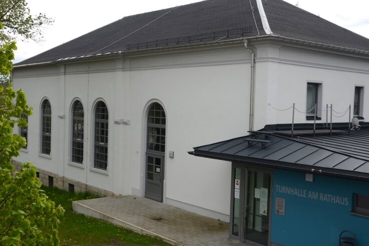 Falkensteins Sportstätten unter der Lupe - Die Falkensteiner Rathausturnhalle befindet sich in einem Gebäude aus dem Jahre 1880. Dank Sanierung und eines Anbaus ist sie seit der Wiedereröffnung 2015 in einem Topzustand und bekam die Note 1. 