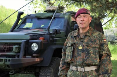 Fallschirmjägerübung: Nato übt Rückeroberung von Flughafen - Generalmajor Dirk Faust: Seine Division steuert die Übung mit insgesamt etwa 4500 Teilnehmern in Ungarn und Rumänien.