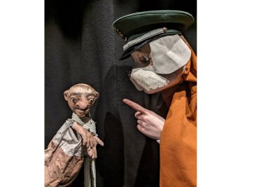 Falscher Puppenspieler auf Spendenfang: Puppentheater Zwickau warnt vor Betrüger - Auf der Puppentheaterbühne hat die Polizei den Betrüger schon erwischt. Im wirklichen Leben noch nicht.