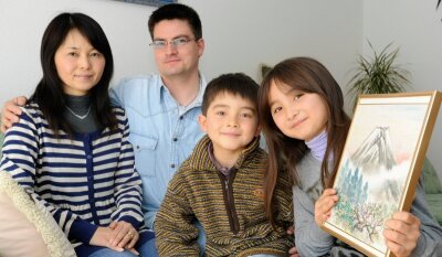 Yukiyo und Olaf Masur mit ihren Kindern Ken Lukas und Miou, die in der Treuener Grundschule herzlich aufgenommen wurden.  