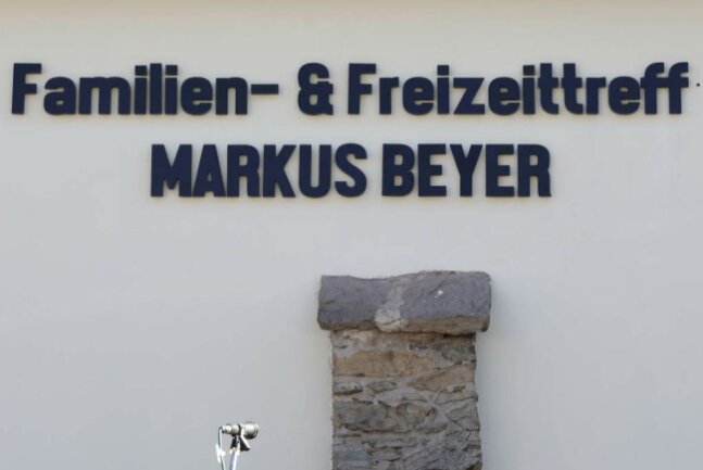 Familien- und Freizeittreff in Breitenbrunn trägt nun den Namen Markus Beyer - 