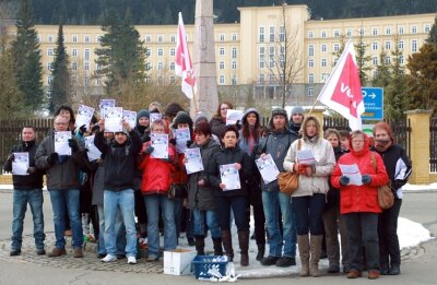 Familienfrieden in Kliniken gestört - Angestellte der Kliniken Erlabrunn haben am Mittwoch unter Regie der Gewerkschaft Verdi für Lohnerhöhungen demonstriert.