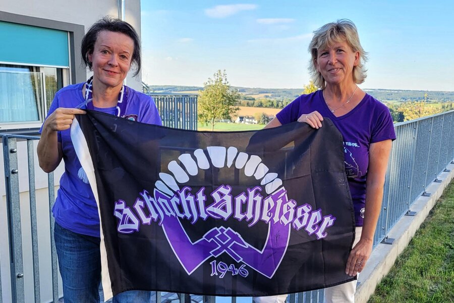 Fan-Stimmen zum Sachsenderby Aue gegen Dynamo: Zwischen großer Hoffnung und Appell zur Fairness - Simona Richter (links) und Petra Roscher sind Fans des FC Erzgebirge Aue.