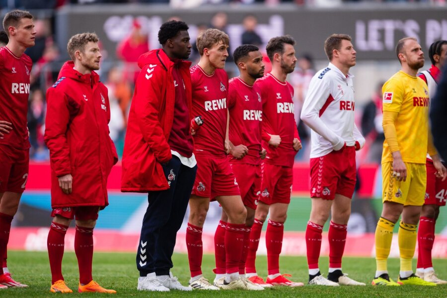 Fan-Wut, Ratlosigkeit und Durchhalteparolen: Köln am Abgrund - Dem 1. FC Köln droht zum siebten Mal binnen der vergangenen 26 Jahre der Bundesliga-Abstieg.
