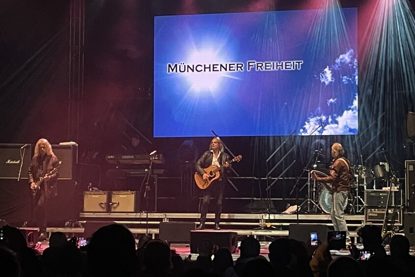 Fans feiern mit Münchener Freiheit und Co. auf der Waldbühne Schwarzenberg - Als Höhepunkt des Abends standen die Münchener Freiheit auf der Bühne.