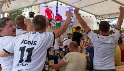 Fans feiern Sieg der deutschen Elf - 