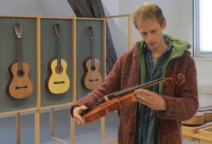 Felix Lange und eine restaurierte Violine