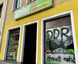 Farbanschlag: Grünen-Büro beschmiert mit Hassparolen - Farbanschlag auf das Büro der Partei Die Grünen. 