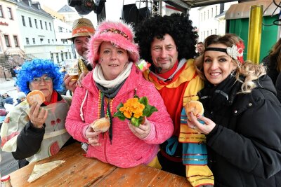 Fasching, Feuer und Konzerte: Tipps für das Wochenende zwischen Freiberg und Penig - Der Hainichener Karnevalsklub ist am Sonntag ab 13.30 Uhr wieder mit dem geschmückten Faschingstruck in der Stadt unterwegs.