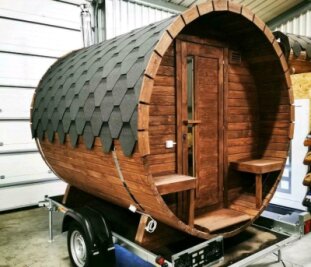 Fass-Sauna: Attraktion für das Peniger Freibad geplant - Eine solche mobile Fass-Sauna für das Peniger Freibad will der Förderverein über eine Crowdfunding-Aktion finanzieren. 