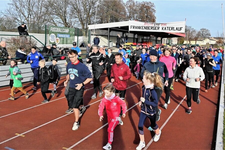 Fast 200 Mittelsachsen beim Katerlauf in Frankenberg - Start zum Katerlauf in Frankenberg. Rund 185 Läuferinnen und Läufer aller Altersgruppen waren dabei. 