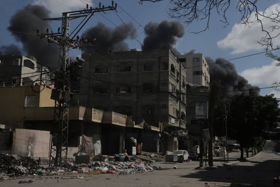Fast 450.000 Menschen binnen einer Woche aus Rafah geflohen - Die israelische Armee teilte am Montag mit, dass sie ihre Offensive im Gazastreifen intensiviert hat und 120 Ziele - unter anderem in Rafah-Stadt - angreift.