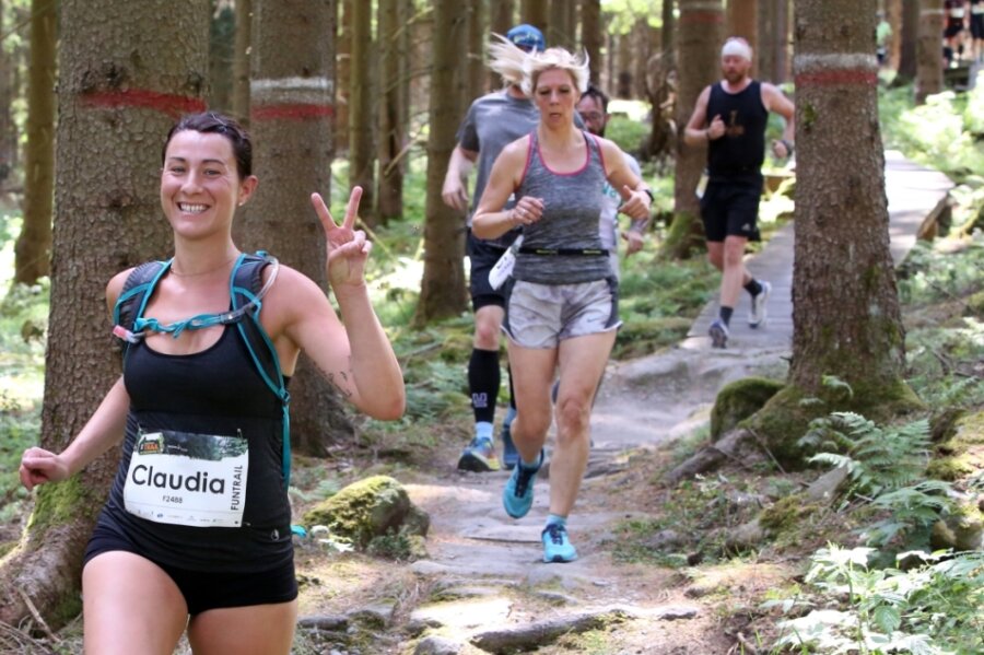 Claudia Langer aus Großolbersdorf startete am Sonntag beim Fun-Trail und war eine von mehr als 1000 Startern, die das dreitägige Lauf-Spektakel auf dem Rabenberg in Breitenbrunn unter die Sohlen nahmen. 