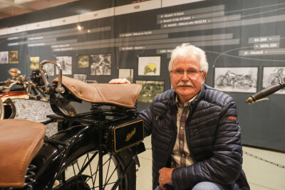 Der Vater von Siegfried Claus aus Chemnitz fuhr bis Mitte der 1950er-Jahre ein Schüttoff-Motorrad. Für ihn ist der Besuch der Ausstellung eine Erinnerung an die Kindheit. 