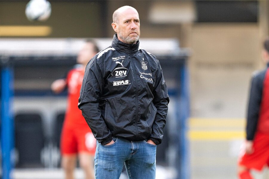 FC Erzgebirge Aue empfängt SSV Jahn Regensburg: Joe Enochs' Rückkehr in die Heimat - Joe Enochs kehrt als Jahn-Regensburg-Trainer nach Sachsen zurück. Aue empfindet er als bärenstark. 