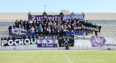 FC Erzgebirge Aue: Fantreffen in Spanien - Im Trainingslager im spanischen Torre-Pacheco nahmen sich die Veilchen Zeit für ihre Fans.