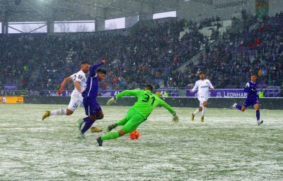 FC Erzgebirge Aue schlägt Bayreuth 4:0 und verlässt die Abstiegszone - 