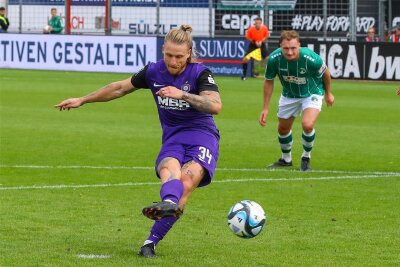 FC Erzgebirge Aue: Stefaniak rettet erschöpfte Veilchen, Lob von Dotchev - Stefaniak rettet dem FCE einen Punkt in Lübeck. 