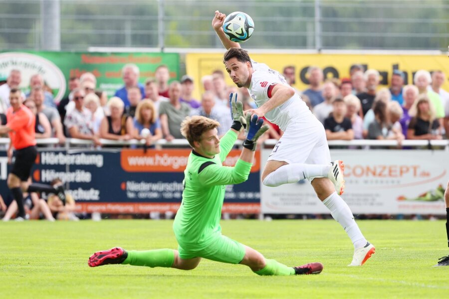 FC Erzgebirge Aue: Zwei Testspiele, zweimal zweistellig - Marcel Bär machte den Test gegen den Oelsnitzer FC mit sieben Toren zu seinen eigenen Festspielen.