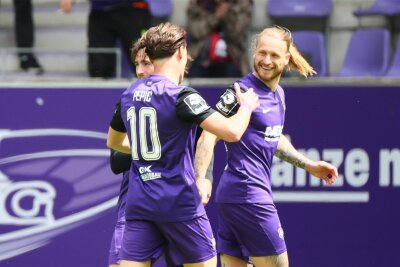 FC Erzgebirge beendet Saison mit einem Heimsieg: „Kleiner“ Lord hält großartig - In der ersten Halbzeit traf Marvin Stefaniak zum 1:0 für die Veilchen.