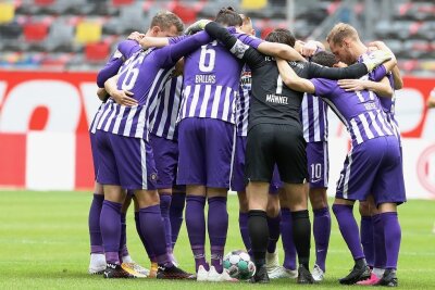 FC Erzgebirge: Kann Aue den Schalter nochmal umlegen? - Vor dem Spiel gegen Osnabrück muss sich die Auer Mannschaft noch einmal zusammenraufen. 