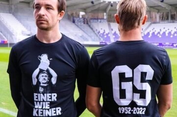 FCE gedenkt Trainerikone mit T-Shirt - In Erinnerung an Gerd Schädlich wollen Martin Männel und Co. bei dem nächsten Spiel dieses T-Shirt tragen.