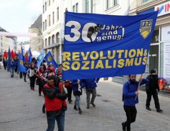 FDJ demonstriert in Zwickau - Der Demozug der FDJ am Samstag.