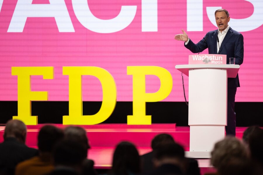 FDP beginnt Bundesparteitag - Ruf nach "Wirtschaftswende" - Parteichef Christian Lindner spricht zu Beginn des 75. Ordentlichen Bundesparteitages der FDP in Berlin.