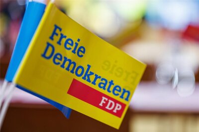 FDP nominiert Zwickauer Stadtratskandidaten: 18 Männer und 4 Frauen - Die FDP will im Zwickauer Stadtrat nach der Wahl im Juni eine eigene Fraktion bilden. Symbolfoto: Foto: Daniel Karmann/dpa