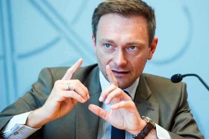 FDP - Unverhofft im Aufwind - FDP-Chef Christian Lindner versucht, seine Partei wieder zum Erfolg zu führen. Bei den Landtagswahlen gelang das zum Teil.