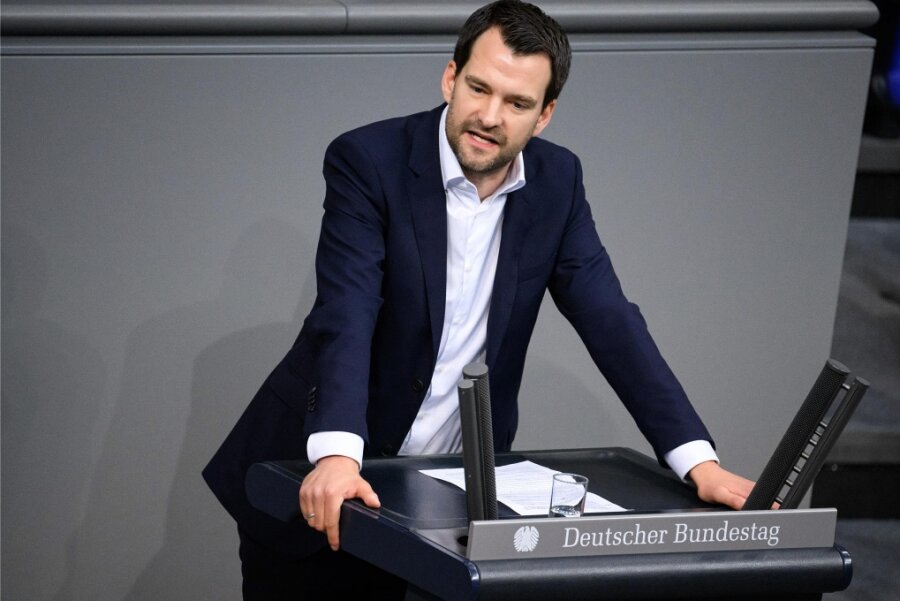 FDP-Vize Johannes Vogel: Potenzial von Aktien besser für Altersvorsorge nutzen - Johannes Vogel (FDP) spricht in der Plenarsitzung im Deutschen Bundestag. Foto: Bernd von Jutrczenka/dpa