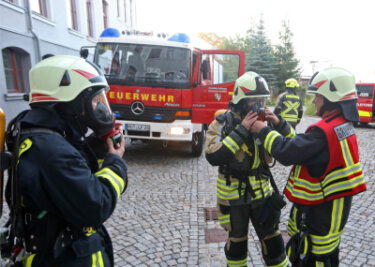 Fehlalarm: Feuerwehren rücken zu Rennsportmuseum aus - Acht Feuerwehren aus der Stadt und Oberlungwitz waren mit etwa 25 Kameraden im Einsatz.