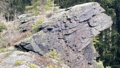 Felsenwege machen Lust aufs Wandern - Der bekannteste Einzelfelsen am Wendelstein bei Grünbach ist der sogenannte Löwenkopf. 