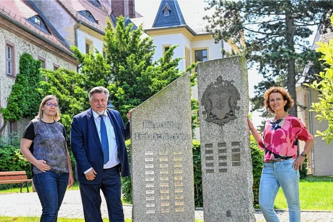 Ferienerlebnisse für alle: Neues Angebot in Limbach-Oberfrohna schafft schöne Ausflüge für Kinder und Jugendliche - Sandra Esche (l.), Dietrich Oberschelp und Kati Vogel von der Bürgerstiftung haben ein neues Ferienangebot gestaltet. 