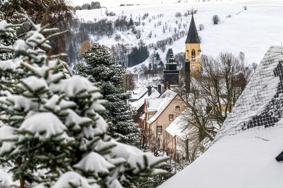 Ferienwohnungen am Fichtelberg: Oberwiesenthal erlässt Verbot für Altstadt - Ein Blick auf die Altstadt von Oberwiesenthal. In dem Gebiet dürfen künftig keine Wohnungen mehr zu Ferienunterkünften umgenutzt werden. Die Stadt will damit einem Trend entgegenwirken.