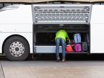 Fernbusreisen: Was ist, wenn der Koffer verschwindet? - Gepäck noch da? Bei einem Zwischenstopp lohnt es sich, einen Blick in den Frachtraum zu werfen.
