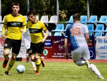 Fernduell um Vizemeisterschaft - Moritz Kretzer (links) und Philipp Sovago zählten am vergangenen Wochenende zu den Plauener Torschützen beim 5:2-Erfolg des VFC beim FC International Leipzig.